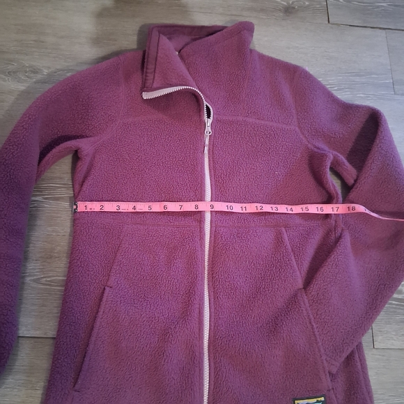L.L. Bean Plum Fleece Jacket - Picture 4 of 6